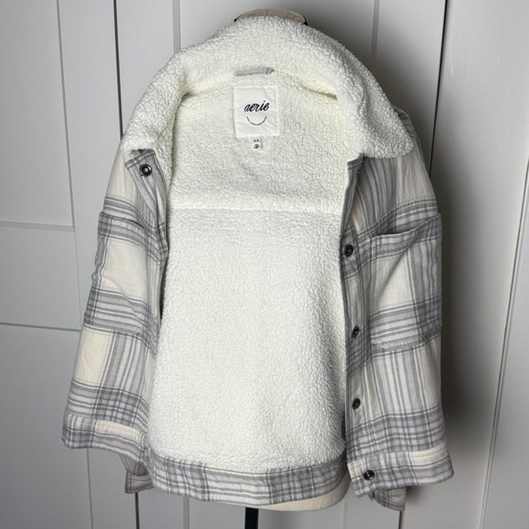 Aerie Cropped Sherpa Lined Shacket grey & white plaid medium snap button front - Picture 8 of 13